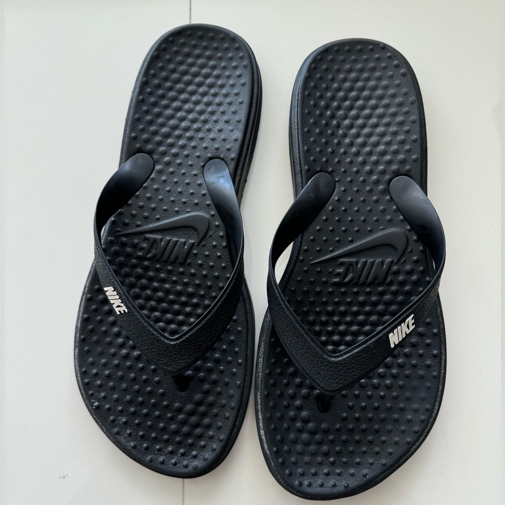 Nike slippers sandals flip flops Size 8